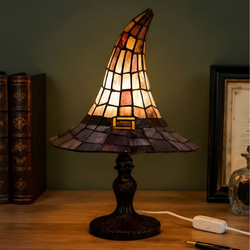🔥 🎃 Vintage Stained Glass Witch Hat Table Lamp - Plug-In Cozy Warm Light for Autumn & Halloween Decor
